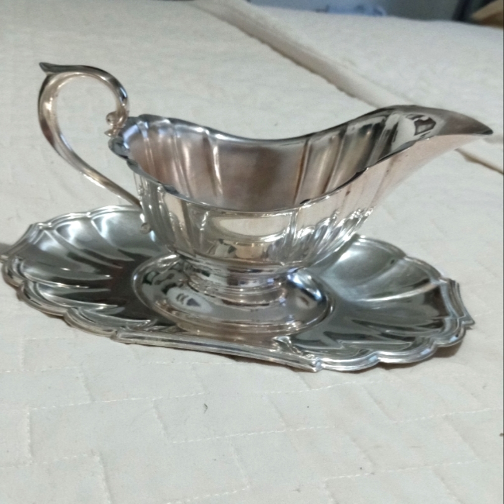 New !!! Gorham Heritage Sauce Boat with Saucer